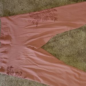 Embroidered crop leggings